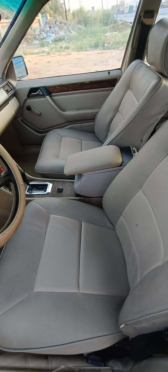 مرسيدس دب موديل 1991 اصل مكفوله من الضربه صبغ عام جماليه  محرك بلاد عنكبوت 6 سلندر  لاتنقيص ولاتبخير كهربائيات كلها شغاله تبريد شغال وشاشه وكامره سنتر لوك شغال سلايت طكتين شغال رقم كربلاء بسمي سنويه لل30 قواعد دبل نظيفه موجوده بالصور مكاني كربلاء الابراهيميه رقم ***********

السعر ٥٣ وبيها مجال بسيط
