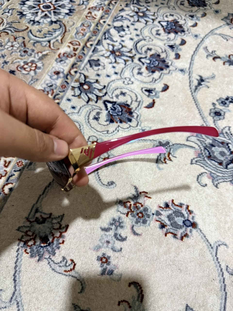 نضارة نسائية ماركة إيطالية تصميم كلاسيك ولا شخط بيها مزاد اعلى سعر أبيعها


**إذا كنت صاحب هذا الإعلان وتريد حذفه لأي سبب، رجاءا أرسل رسالة إلى الدعم الفني**