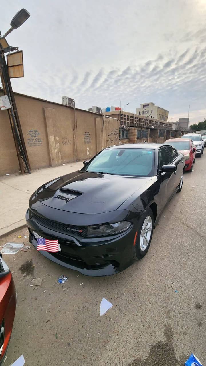 السلام عليكم دوج جارجر موديل 2023 اصل فئة SXT مكنية 3600 تو ويل  لون اسود ماشية 18 الف مواصفات فتحة سقف تشغيل عن بعد كشنات حظن شاشة كار بلي تثبيت سرعة سياره جاهزه من كل نواحي حادثها حرك قاعده فيوزات رقم بغداد باسمي ترقيم جديد سعر 225 وبيها مجال مكاني بغداد الدورة رقم ***********
