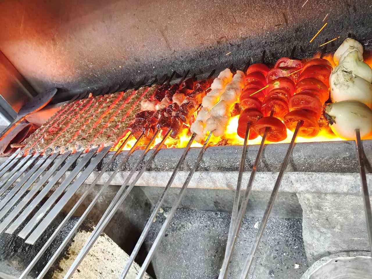 🔥 *كباب حجي محمد الأصلي!* 🔥

تذوق طعم الكباب ( لحم + دجاج ) و التكه لحم + تكه دجاج + معلاك + جلاوي + طرف + قلب 🫀 الأصيل! 🍴😋

- كباب لحم طازج ومشوي على الفحم 🍖
- نكهات عراقية أصيلة في كل قطعة 🧂
- خدمة سريعة وطعم لا يُنسى 🚀

*الموقع:* كباب حجي محمد - الجميله الشارع العام، مقابل قاعة ابو التاج
*الهاتف:* *********** 📲
* الهاتف * ***********
*افتح الآن واطلب!* 🍴
_متواجدين من الساعه 11 صباحا إلى الساعة 12 ليلا
#ملاحظه يوجد توصيل 

#كباب_حجي_محمد #طعم_العراق #كباب_اصيل #توصيل_سريع
