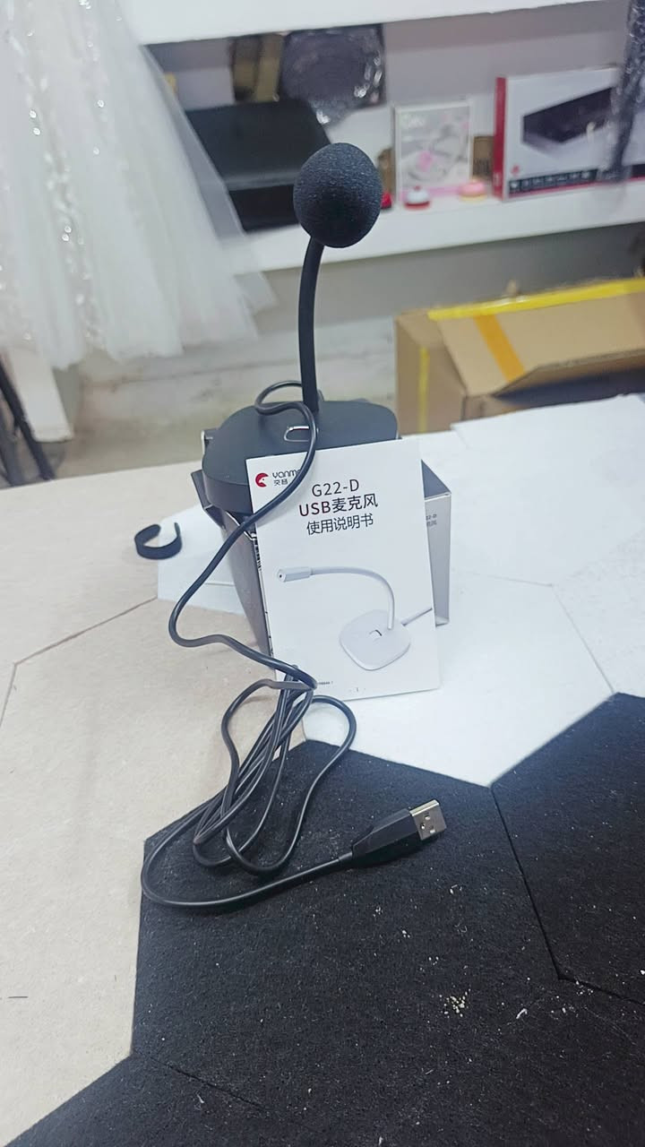 المنتج هو ميكروفون مكتبي من نوع Yanmai G22-D، يتميز برقبة "Gooseneck" قابلة للضبط لتوجيه الصوت بدقة.يعمل الميكروفون عبر منفذ USB ويدعم خاصية التوصيل والتشغيل الفوري دون الحاجة لبرامج تعريف إضافية.يحتوي على زر لمس مدمج في القاعدة لكتم الصوت بسرعة، بالإضافة إلى إضاءة LED مؤشرة للتشغيل.تم تصميم الميكروفون لالتقاط الصوت من جميع الاتجاهات (360 درجة) بتقنية تقليل الضوضاء المحيطة.
متوفر لدى امزون ياسر وسام 
السعر خاص 
عنوان المحل موصل الأيسر قرب اعداية النيل


**إذا كنت صاحب هذا الإعلان وتريد حذفه لأي سبب، رجاءا أرسل رسالة إلى الدعم الفني**