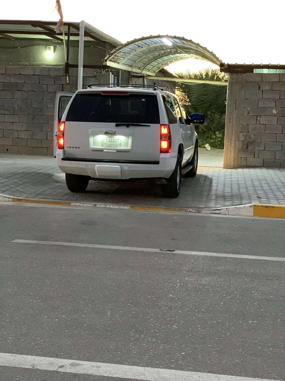 تاهو مديل 2008
LT
بتره 
وارد كندي 
مكينه وكير مامفتوح على وضع الشركه 
بينها بارد بل مدكر الكدام على كد شبر وشوي 
رقم مميز جداً بغداد 
السعر مع الرقم 220 وبيها مجال للشراي 
للتواصل ***********
