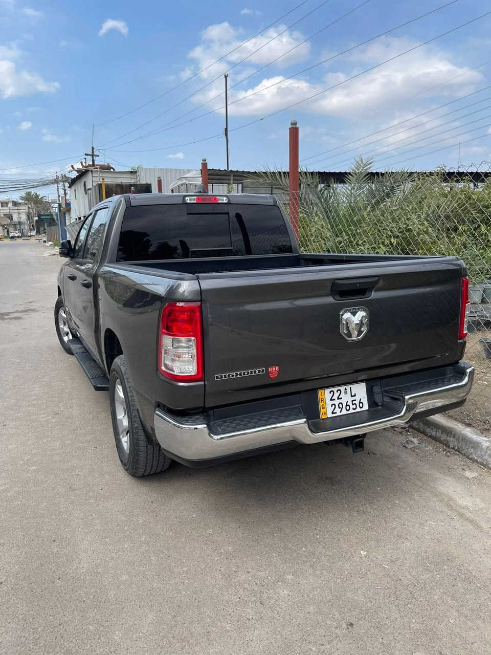 رام ٢٠٢٣ محرك V6   دخول جديد ماشية ٢٥ حادث موضح بالصور جديدة مثل الزيرو بعدهة ماكو ايرباك طاك دشبول مابي اي كلوب مشتغل كلشي بلادي بيهة باب طويل بدي قصير لون رصاصي غامق صبغ فقط الجاملغ الخلفي وجزء صغيررمن الدوسة مال باب تصيح درجة اولى 

السعر ٣١٧ ورقة 
المكان بغداد حي الجامعة نفق الشرطة 
***********
