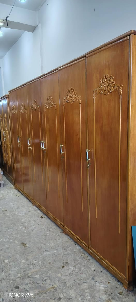 سلام عليكم كنتور ابو ست بيبان تزقان درجه اولى نظيف كلش نظافه 100% كل باب واحد الكنتور مفصل شغل درجه اولى شرط قياس الكنتور العرض ثلاثه موصوله العلو مترين و30 سعره 365 وفي مجال قليل للشراي *********** مكاني نجف ناحيه الرضاويه
