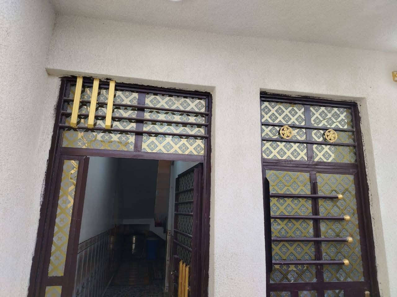سلام عليكم بيت البيع 100متر الواجهه 6
ثاني بيت عن المشروع نقصه فد ستاره خدمات كامله وحاليا بادين بكص ا لافرع شيء قليل ويدخل التبليط

عنوان ألبيت خلف المحطه السعر 55 وبيه مجال
رقم الهاتف*********** وتساب وخط

