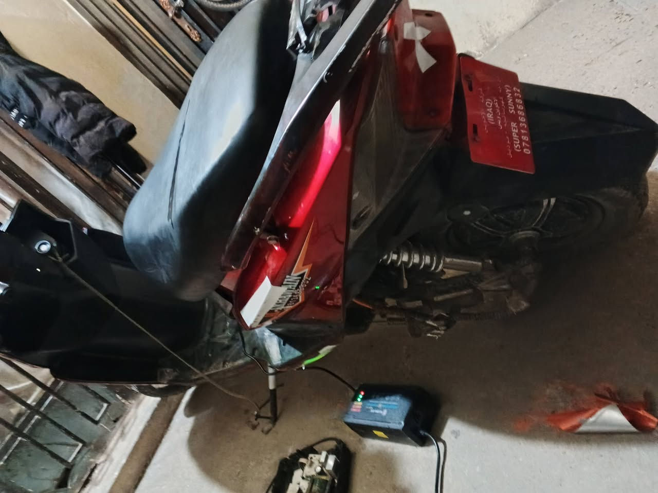 سلام عليكم درجه سكنس للبيع موديل 2024  درجه بطارياته فول عل فحص  يقرن 11  ونص والله كدمكم  درجه نضيفه بس من جهة يسار شويه كفر ودوسه مكسور والله ماخاسله مطينه شويه تخلخلات بصيطه والباقي كله نضيف  مكاني  فلوجه حي نزال  وسعر (400) بيه مجل بسيط  موجود عل خاص وهذ رقم(***********)بيك خير ودلل وبيه جوزه طفيه تغسل موطر من جوه لل فوك  بل ماي ما عليه اي شي كلشي شغال حساسات   اشاير لايت
