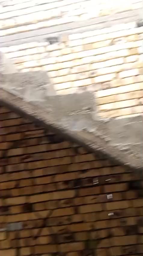 هيكل خلفي 100م طابوق مسلح بناء مرتب يتكون من غرفة + استقبال+ صاله+مطبخ  +صحيات كهرباء مجاري. ماء جاهز  قريب على السا يدين تمدر سحب عليه اسكان العنوان  الفداء حي الكرامة  السعر 55  مع المجال للاستفسار ***********
