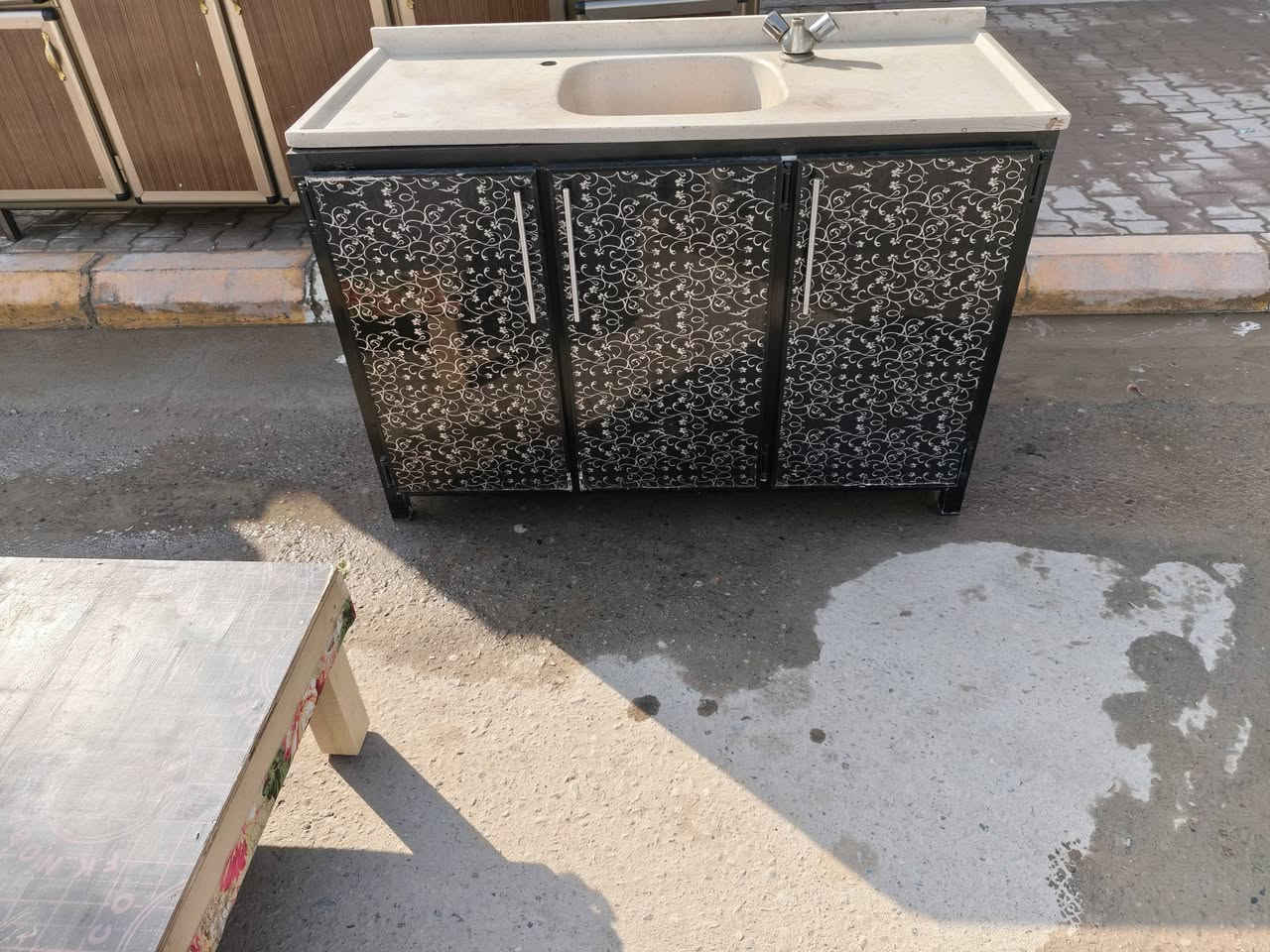 سلام عليكم جميع الاثاث مستخدم متوفر بسعار خياليه ثلاجه ١٢قدم شرط شغل ١٢٥ طباخ ربعه عين شرط شغل ٨٠ الف غساله ١٥كيلو شرط شغل ٧٥ صوبه نفطيه شرط شغل ٦٥ الف صوبه زيتيه شرط شغل ٥٥ الف سنك حيل نضيف ١٠٠ 
كل غراض بيه مجال 
الاستفسار ***********
العنوات تكريت القادسيه قطعه 500مجمع الطبي
