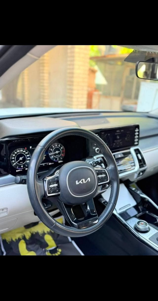 كيا سورنتو خليجي موديل 2023
• كفالة عامة بدون أضرار ماشيه   32🏎️

⚙️ المواصفات: مقاعد 7 راكب 
حجم المكينه 6 سلندر 
• سقف بانوراما
 كشنات تدفئه تبريد 
 5كامرات محيطيه
• 4 أنظمة قيادة 
• 5 ويل كب
• بصمة تشغيل
• تشغيل عن بعد
• تحكم ستيرن كامل
• كاميرا خلفية
• ثلاث قطع تبريد
• مقاعد كهربائية +الخلفيه 
• صندوق كهربائي
• اناره محيطيه 
• رقم السيارة: اربيل  
سعر 200$💵 وبيه مجال بسيط 
عنوان 📍موصل . 
رقم ***********📞
مكلف بنشر
