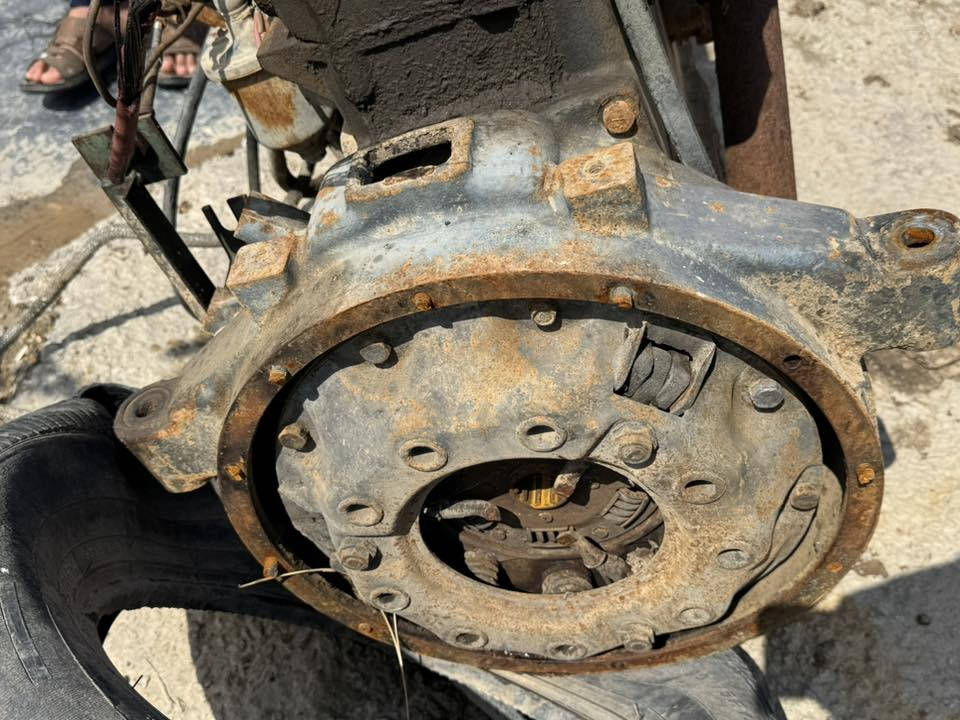 محرك ازوزه 6 سلندر عدل شغال وجاهز للاستفسار ***********
