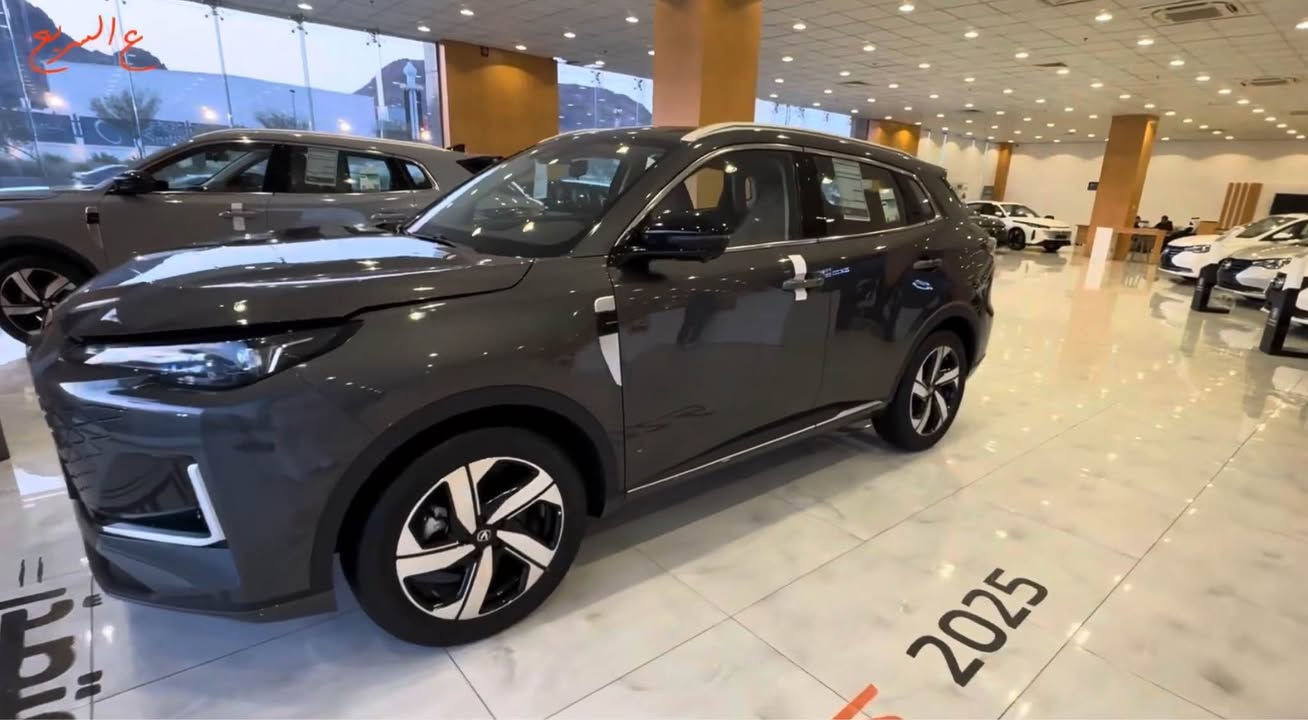 شانجان Uni-S 2026 بمحرك 1.5 لتر تيربو (185 حصان)، ناقل حركة 7 سرعات دبل كلتش، وتصميم عصري رياضي بشبكة أمامية مميزة ومصابيح LED، مع داخلية فاخرة بشاشات كبيرة (10 و 12.3 بوصة) ومقاعد جلدية كهربائية، وتقنيات أمان متقدمة مثل مثبت سرعة تكيفي وكاميرات محيطية، مع سقف بانورامي وجنوط 19 بوصة، وتوفر كفاءة وقود ممتازة للتواصل واتساب فايبر *********** دهوك, العراق
