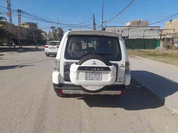 السلام وعليكم البيع باجيرو موديل ٢٠٠٨ سياره جديده وجاهزه تخم تاير صدر جديد تبريد ثلج ٣قطع ٧راكب مكفوله من الضرر فقط جاملغ صبغ محرك ٣٠٠٠ رقم بغداد تحكمات كامله فور ويل مكان السياره بغداد  
***********   الشراي يتصل ممتواجد عله فيس السياره محدثه ١٧
