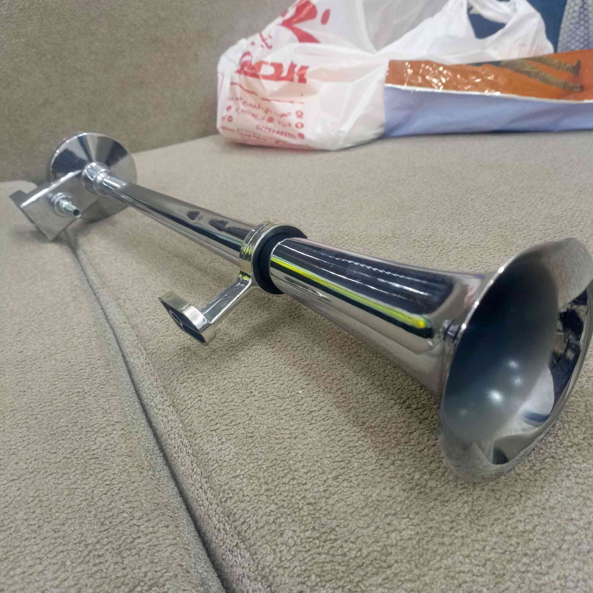 هورن هواء يفيد أهل الشاحنات والسيارات الكبار


**إذا كنت صاحب هذا الإعلان وتريد حذفه لأي سبب، رجاءا أرسل رسالة إلى الدعم الفني**