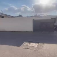 بيت تجاوز للبيع  المساحة ١٠٠م مي مجاري كهرباء كامل والتبليط بلباب ابنص...