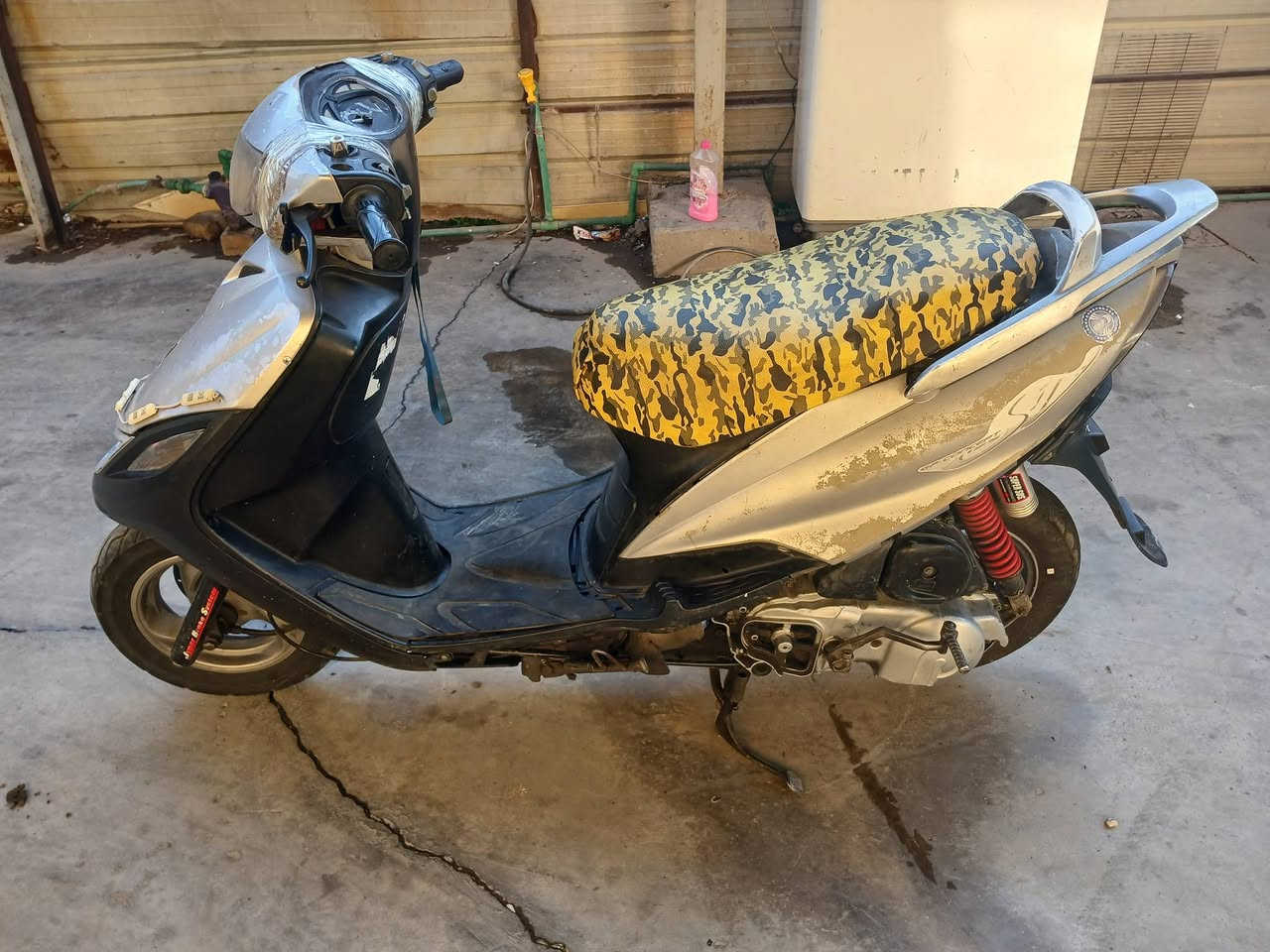 السلام عليكم
للبيع دراجة ماكس ١٤٠ كاملة مكينه ناعمه كهربائيات شغالة نقص سلف وبية ملاحظات بسيطة 
المكان بغداد الشعب شارع الأسواق المركزية 
لسعر ٢٠٠
ارقم ٠٧٧٠٢٨٥٢٠١


**إذا كنت صاحب هذا الإعلان وتريد حذفه لأي سبب، رجاءا أرسل رسالة إلى الدعم الفني**