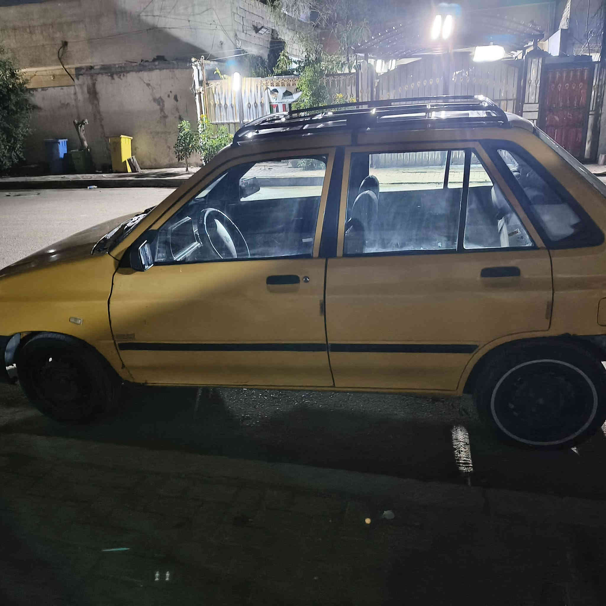 السلام عليكم سايبه للبيع 2011 رقم انجليزي ثاني يوم تحويل مصفوره هي وغرامات صدره امام خلفي جدد تاير جديد تبريد شغال سعر ١٩  عنوان حي ور  ***********
