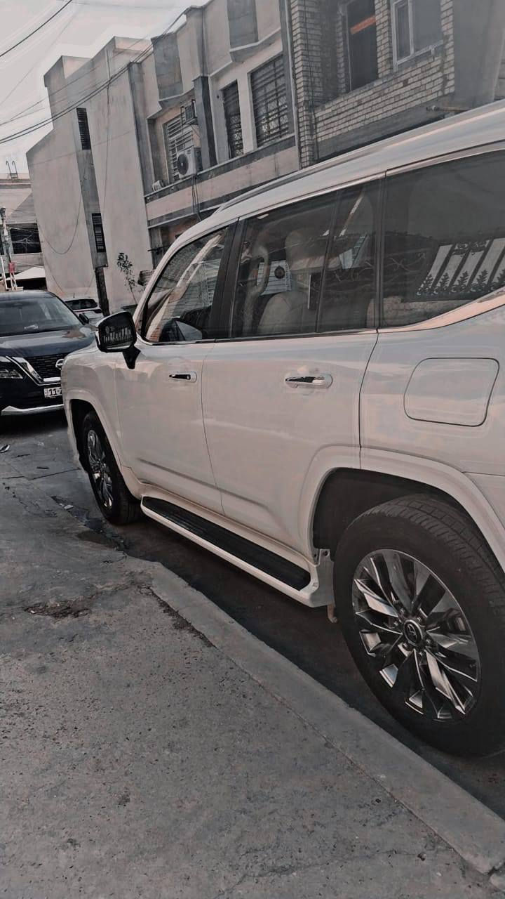 لاندكروز 2022 VX ساز لمتد
ماشية 105 الف 
رقم بغداد تحويل مباشر 
مغلفة PPF بالكامل 
مكفولة كفالة عامة من كلشي 
جديدة لوك على وضع الشركة 
الداخل بيجي
3 شاشات تطبيق 
4 كامرات 
رادارات 
تنفس طبيعي 
توقف ذاتي 
مكان السيارة بغداد حي الحسين 
السعر 67500$ يعني 6 شدات و 75 ورقة وبيها مجال 
***********
***********
