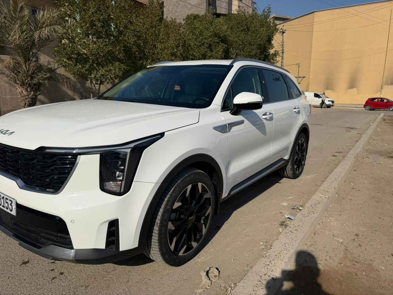 السلام عليكم من رخصة إدارة الكروب عندي سورنتو موديل 2024 فول عدا البانوراما ويل 20 داتا شو ماشية 17 الف بدون صبغ بدون بارد سيارة جديد وبسمنه رقم بغداد الدولي مكان السياره بغداد البلديات تلفون ***********
