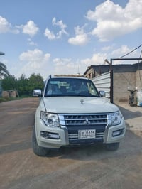 عندي باجيرو ٢٠٠٨ محدثه ٢٠١٦ محرك ٣٠٠٠ فول مواصفات ما عدا الدمام  ثلاجه...