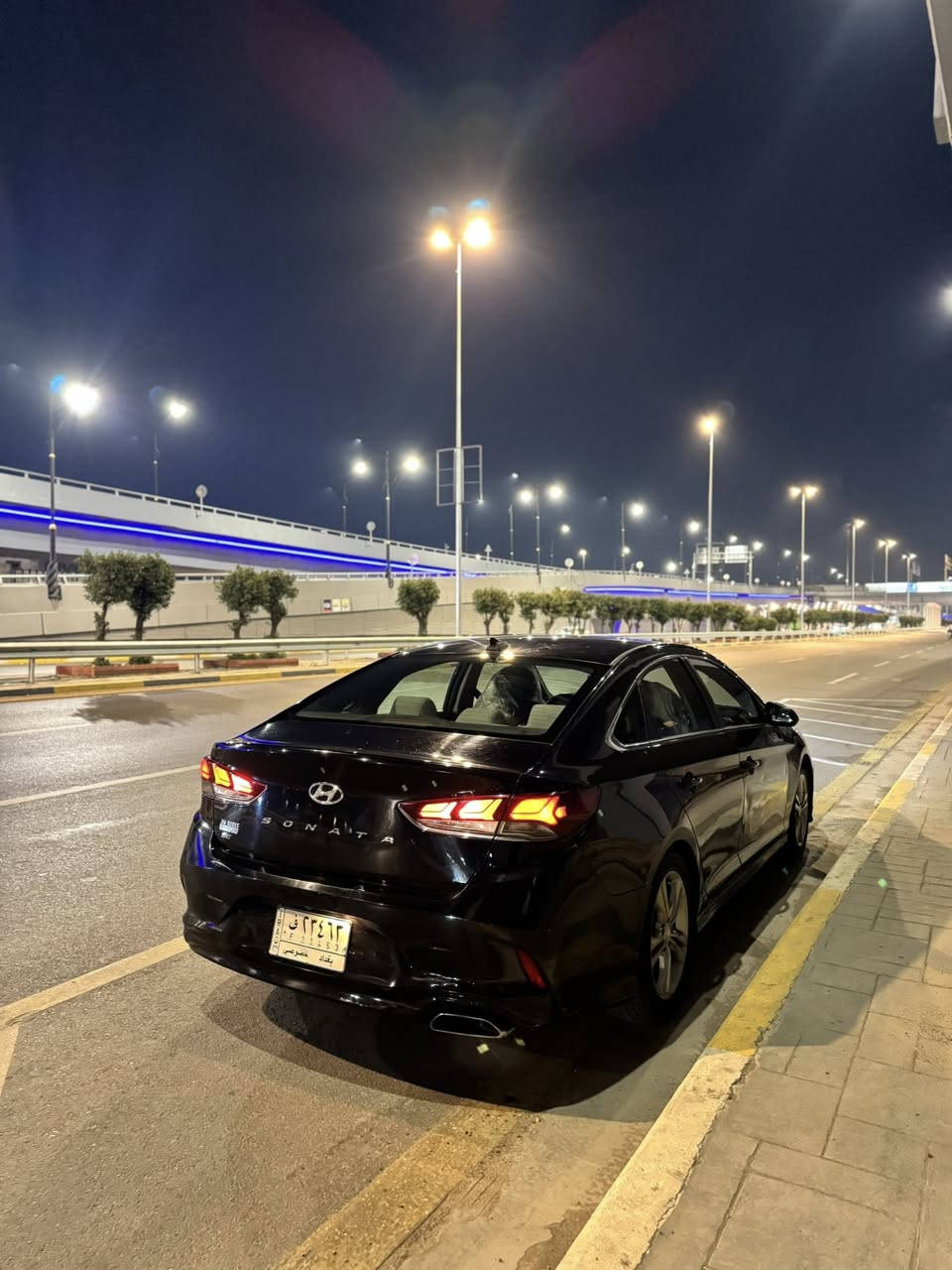 السلام عليكم 
سوناتا 2018 امريكي رقم بغداد تحويل او وكاله 

محرك 2400 GDI 
تبريد بيانو 
نقطه عمياء وحساسات جانبيه ويا الاشاره 
تحكمات ستيرن 
تبريد تدفئ ماكو مشكله 
باقي المواصفات عاديه ومعروفه 

(ضرر السياره   ❌)

جاملع عكس السايق وبنيد مبدلات وصور الحادث موجوده بالمنشور وهنا صار بيها  صبغ صفحه السايق يعني 6 قطع صبغ 

اكو كم ملاحظه بيها مبينه بالصور ويحتاجلها بوليش 
السعر 123 وبيها مجال وبالخدمه 
متواجد ماسنجر وواتساب ***********
