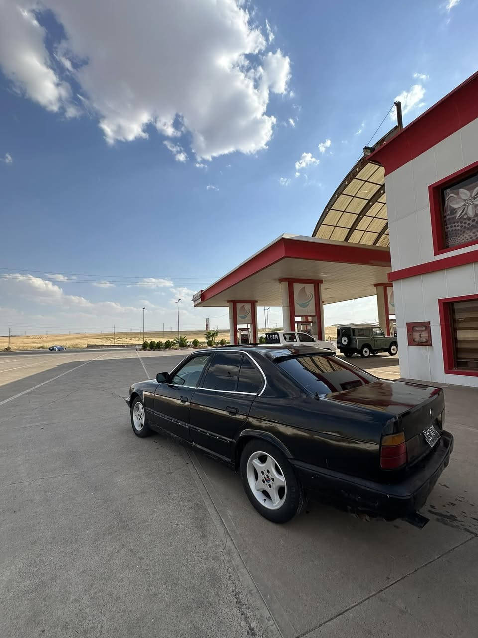 BMW 520گێر حادی مۆدێل1992 ئارم پلاستیک گێر و مەکینە و ئەکسل بە شەرت سەیارە کە پشتوو پێشی شلە مواسەفات دووجام کارەبای سلات ABS ٤بەرە دەرکە فۆرمیکا 
 نرخ ١٤$ کەمێک مەجال 
شوێنی هەولێر خەبات 
ژ. م. ***********
