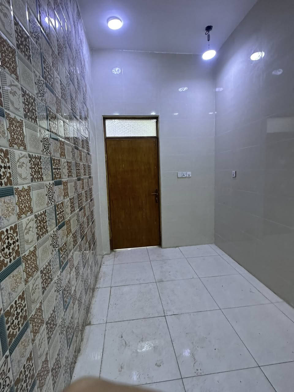 سلام عليكم دار 🏡للبيع طابو صرف بل سكان بل 4000 الف مساحه 120 متر بناء حديث طابوك صب كونكريت درجه أولى بناء غرفة وصاله ومطبخ ودونيه وصحيات وبيتونه ودرج وستار البيت على تبليط السعر والاستفسار  نصال على راقم 
وتساب متوفر 
***********
