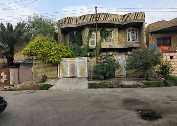 دار للبيع موقع مميز حي الضباط خلف الملعب وجه الشارع الثاني مواصفات البيت الارضية مرمر تركي ارضيت الطباق الثاني بورسلين بناء البيت درجة أولى الواجه 13 النزال 25

المساحه325 واقع حال الطابو300 متر طابو صرف بناء حديث 2020

الطابق الارضي كراج البيت يتسع لثلاث سيارات وحديقة 6×2 _ الاستقبال 《11.5×4》

وصالة《19×4》 ومطبخ《7×4》 ومطبخ خارجي 《4×3 》 وغرف عدد 2_ 《6×4》 

ومخزن ومناور عدد 2 ومجمع صحي خارجي وداخلي 

الطابق الثاني _ 2 يتكون من صالة واربع غرف كبيرة وصحيات 《3.5×4》

مساحة الصالة 《15×4》 

مساحة الغرف《 10×4 》 《8×4》《7×4》《6×4》

ذي قار قضاء الرفاعي

استفسار *********** 

***********

السعر 460
