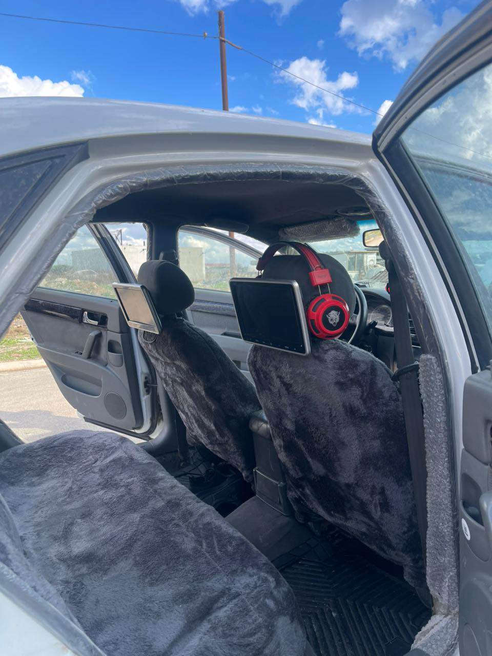 ئۆپترای مۆدێل 2012
گێر و مەکینە بەشەرت تەقە و رەقە بەشەرت تەبرید لەگەل سویج جوار تایە و ویلی نوێ لە ژێرە 
سەیارەکە سەنەوی ئەسلیە  ١٠٠$خەرامەی لەسەرە پاش مەحمەلە دەگەرێتەوە  ***********ئەوتسئاپی لەسەرە  67وەرقە و مەجالێکی برایانەی تێدایە 
شوێن هه ولێر أربيل, العراق
