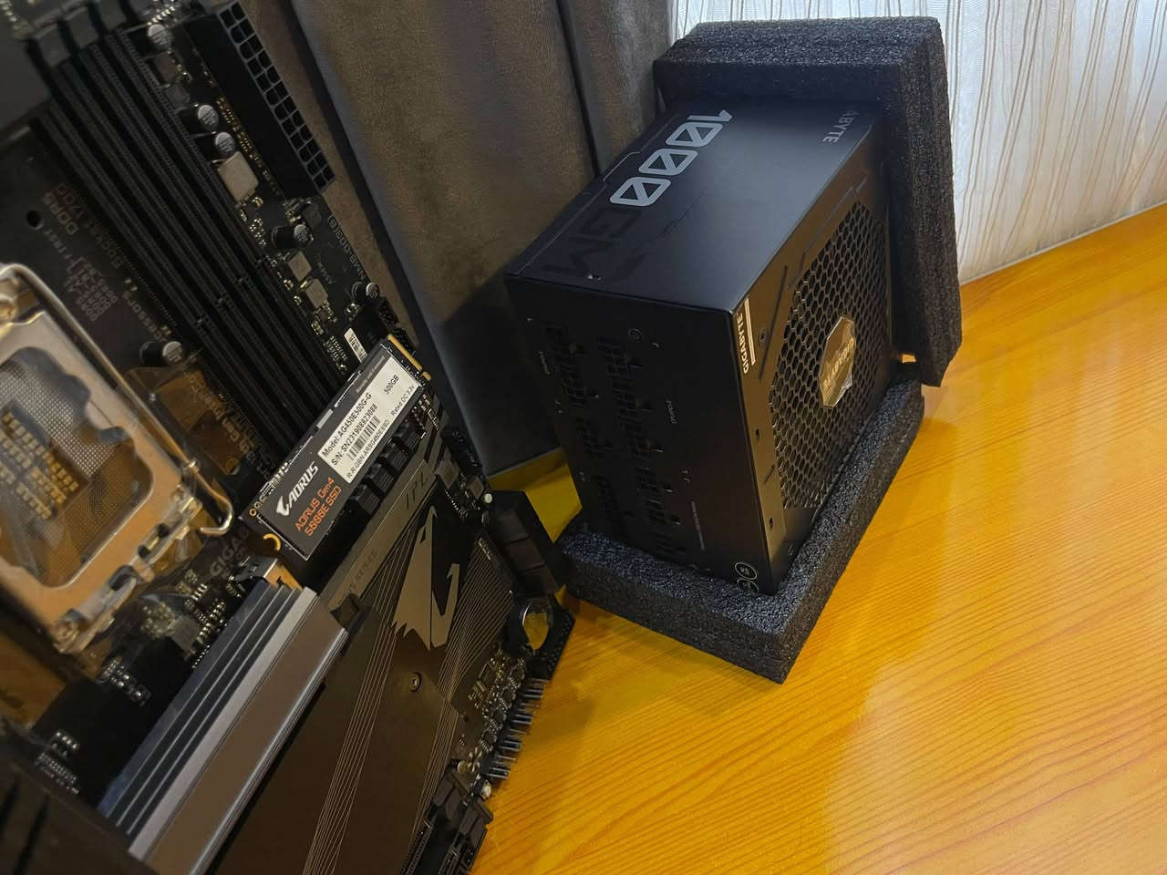 قطع High performance كيكابايت وأوروس 
قطع قليل تلكه مثله وبحالتها وسعره بسوق المستعمل شبه جديد متفرق بينهم فل نضافة مثل الجديد وشرط الفحص /متوفر توصيل

​Motherboard: GIGABYTE Z790 AORUS ELITE AX (DDR5)
​SSD: GIGABYTE AORUS Gen4 5000 E M.2 NVMe SSD (500GB)
​Power Supply: GIGABYTE 1000W Power Supply (GP-P1000GM)
البورد  350 سعر جديد 465 /   ( 115 توفر )
الهارد 100 سعر جديد 155 _ 135 /  (انتو حسبوها)
البور 165 سعر جديد 225 ( فرق محترم )
تلكون القطع واسعارها يم كلش زين بس طلعو الموقع بكوكل وتأكدو
عندي رامات DDR5 وهاردات باسعار مناسبة 
*********** واتس
