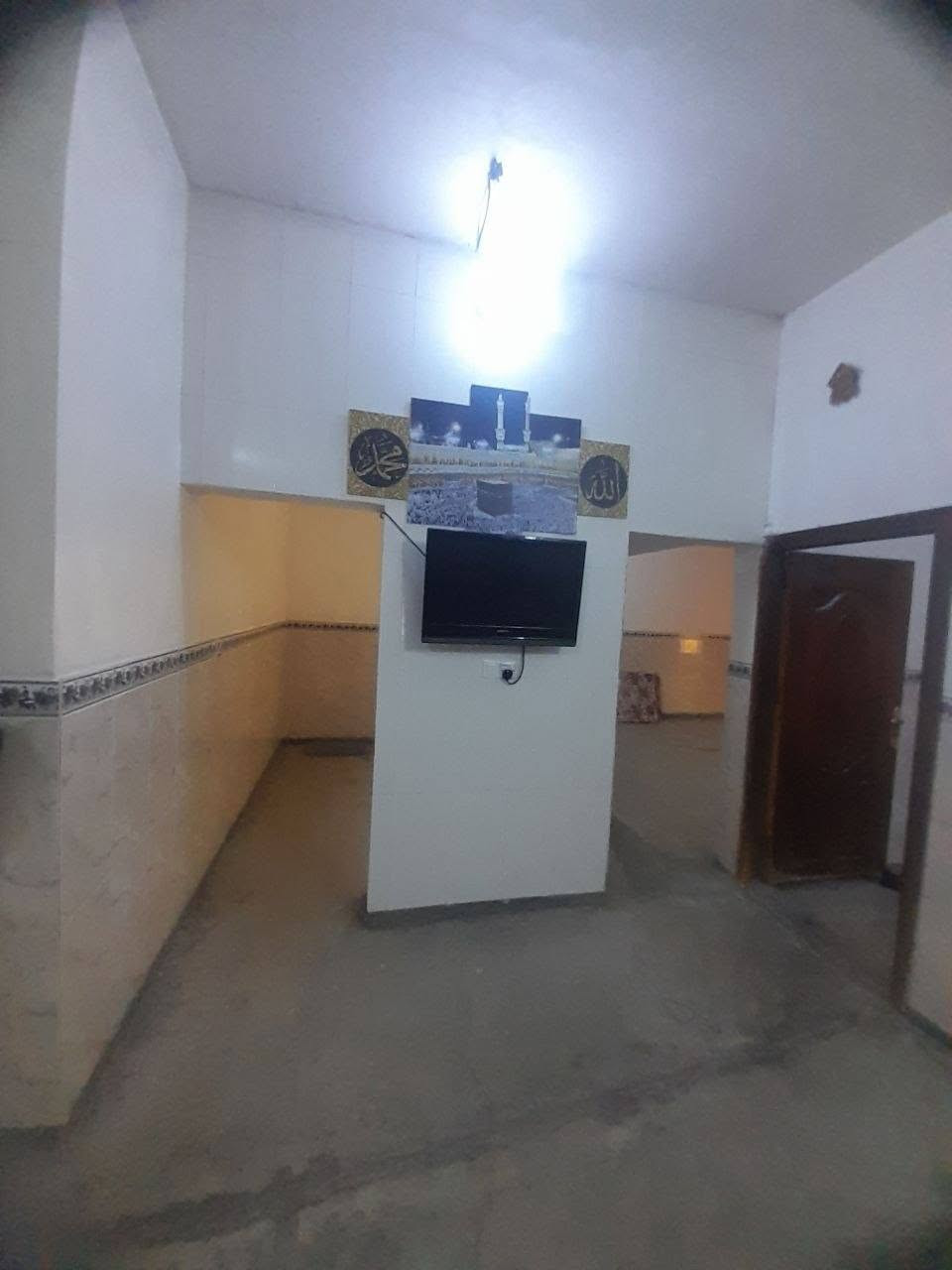 بيت للبيع مساحته 500م طابو زراعي سند 25غرفتين نوم واستقبال ومطبخ وصاله وهول وصحيات بناء بلوك 
العنوان بغداد ابو غريب الناحيه البستان للاستفسار على الرقم 
***********بي واتساب 
السعر 155وقابل للتفاوض
