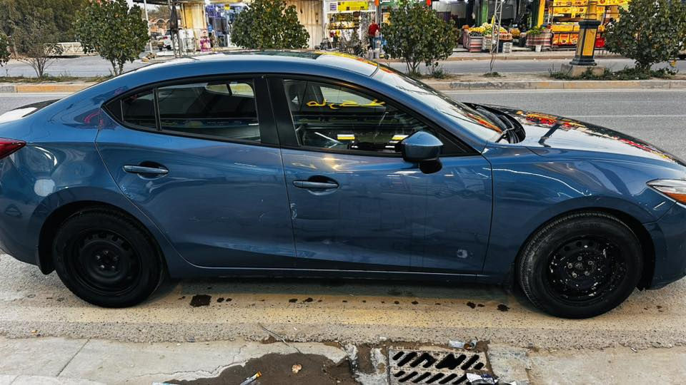 السلام عليكم مازدا زوم 3 مكينة 2000 موديل 18  السيارة حادثها جداً بسيط موجود بالصور رقم بغداد بأسمي السعر 120 ورقة  مكاني كربلاء الحر 
***********
