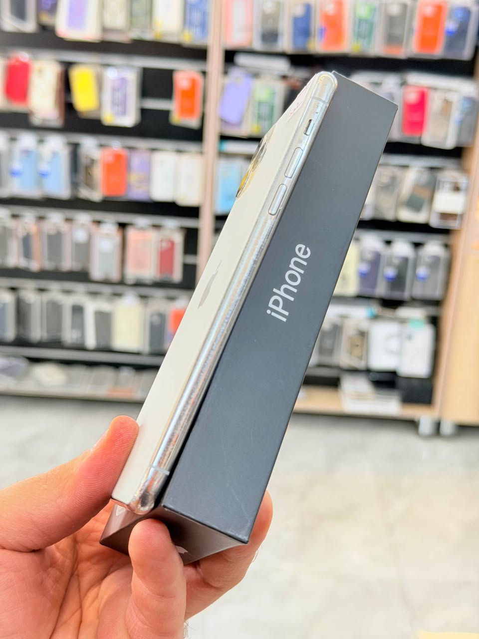 سلام عليكم ايفون11برو ماكس جهاز نضيف بطاريه 93 السعر 400 ***********واتساب
