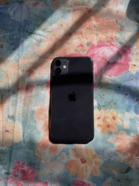 آيفون 11 عادي بطاريه 86  و ذاكره 64 الجهاز بلادي بلادي كفاله عامه بالچ...