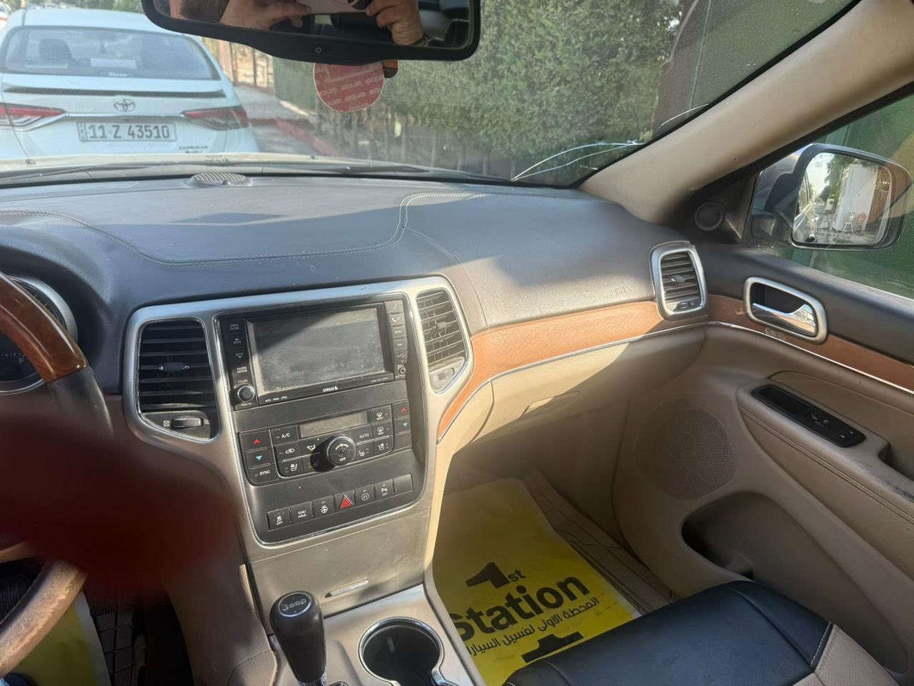 سلام عليكم جيب شيروكي اوفر لاند 2011 سياره مجفيه بيها ضربة بجم سيارة مصبوغ عام ايرباكات طاكة كله سياره بيه نقص صدر امامي خلفي وتايرات تخم كهربائيات كاملة تبريد شغال محرك 8 5700 محرك مبدل نضيف اي استفسار خاص او رقم *********** مكان السيارة بغداد اليرموك السعر 114ورقه وبيه مجال
