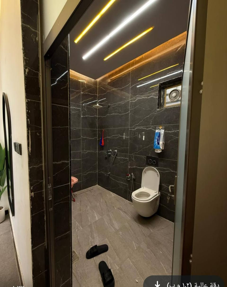 دار مساحه 100م للبيع  طابق واحدمنطقه الجمعيات حجي حسن بناء حديث للاستفسار  مراجعه مكتب الابداع للمقاولات والعقارات الكائن شارع الاربع سايدات الجمعيات او الاتصال بالارقام التاليه***********او***********
