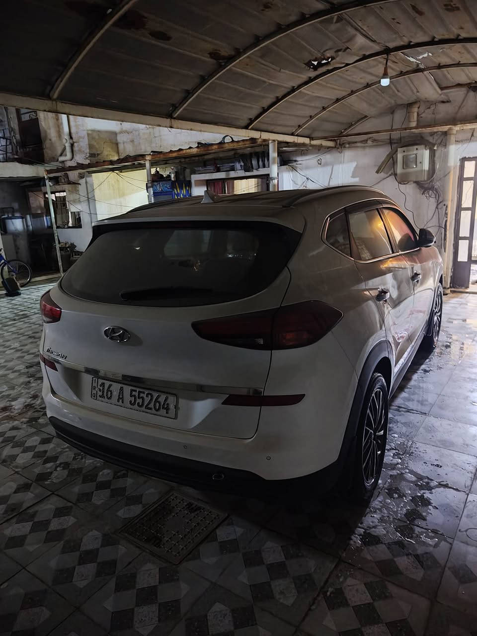 السلام عليكم توسان موديل 20خليجي كفالة عامه رقم قادسيه انكليزي  خمس عدسات شركة الكاصد ماشيه اصل 70مكان ديوانيه بيع او مراوس سياره جديده معه الكلمه ***********
