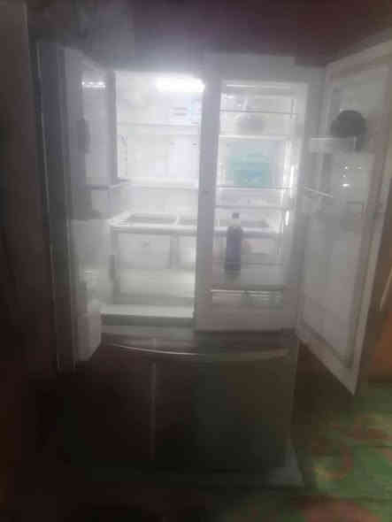 السلام عليكم 
ثلاجه للبيع نضيفه
استعمال قليل 
السعر 550 وبيه مجال 
للاستفسار 
الاتصال ***********
