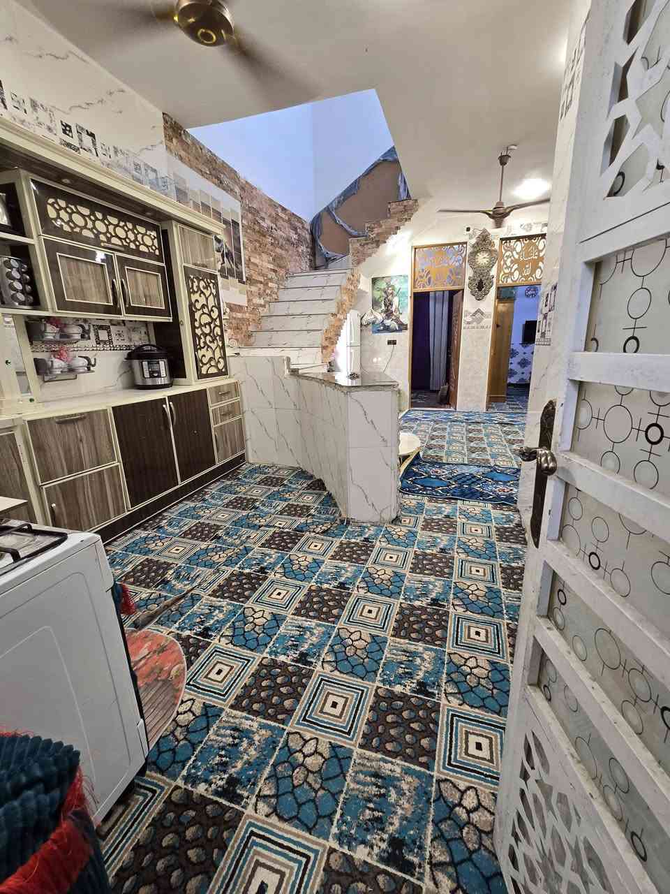 سلام عليكم بيت البيع م100 بناء حديث درجه اولى مواد هندسيه شغل سيراميك ماده بيت متعوب عليه قريب على حولي مكانه الحولي 100قريب عل شبانات  يبعد عن الامام 4كليومتروقريب على مركز***********
