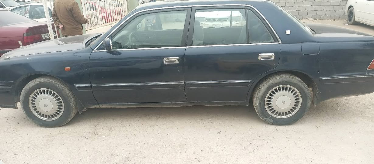 تيوتا كراون موديل 2000 بسمنه السياره نضيفه  جاهزه للأخير داخله بلباكيت صدر امامي خلفي تخم تاير كهربائيات خير من الله مال جناي السياره بيه صبغ حزام جماليه شرط بدون ضربه رقمه جديد سنويه جديده مشرع وطني الي تعجبه اني حاضر سعره 84 اوبيه حك الجيه *********** مكاني ديالى بعقوبة
