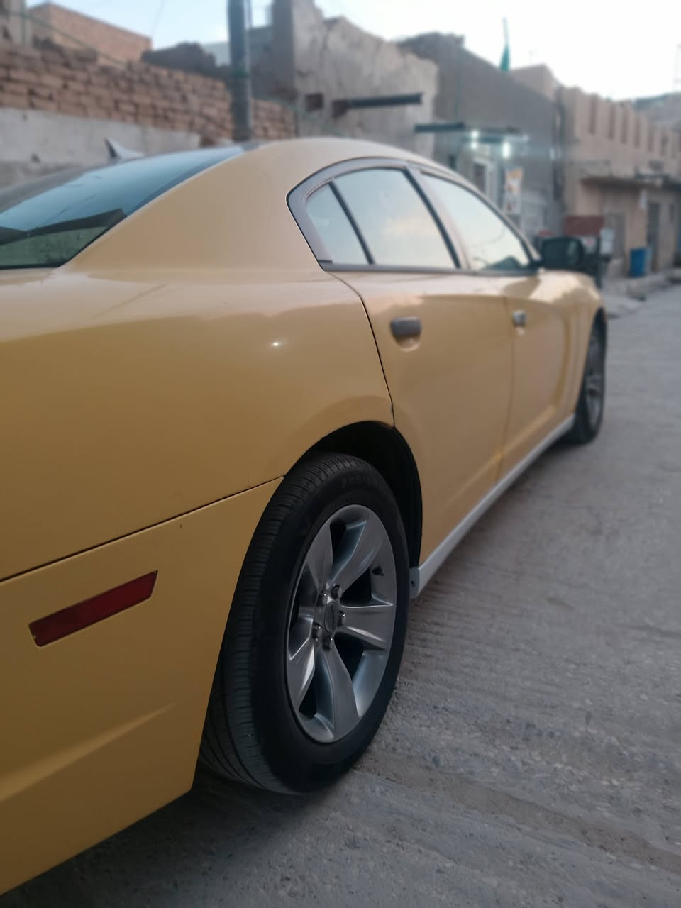 السلام عليكم جارجر موديل 2014 سنويه 29 بسمي خط شطره بغداد بدون ايرباك التفاصيل داخل المقطع الكير بي ضعف أكسن وعربانه قبل شهرين شادهن لايت زنون عالي ناصي السعر 138وبيه مجال شي قليل ***********
