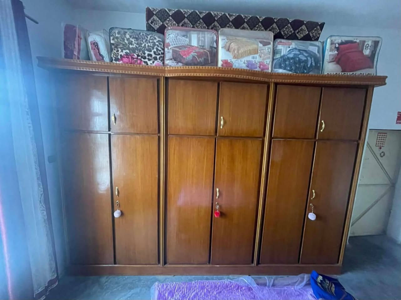 يوجد غرفه مسرح خشب عراقي درجه اولى فول نضافه لل استفسار اتصال على الرقم
***********
