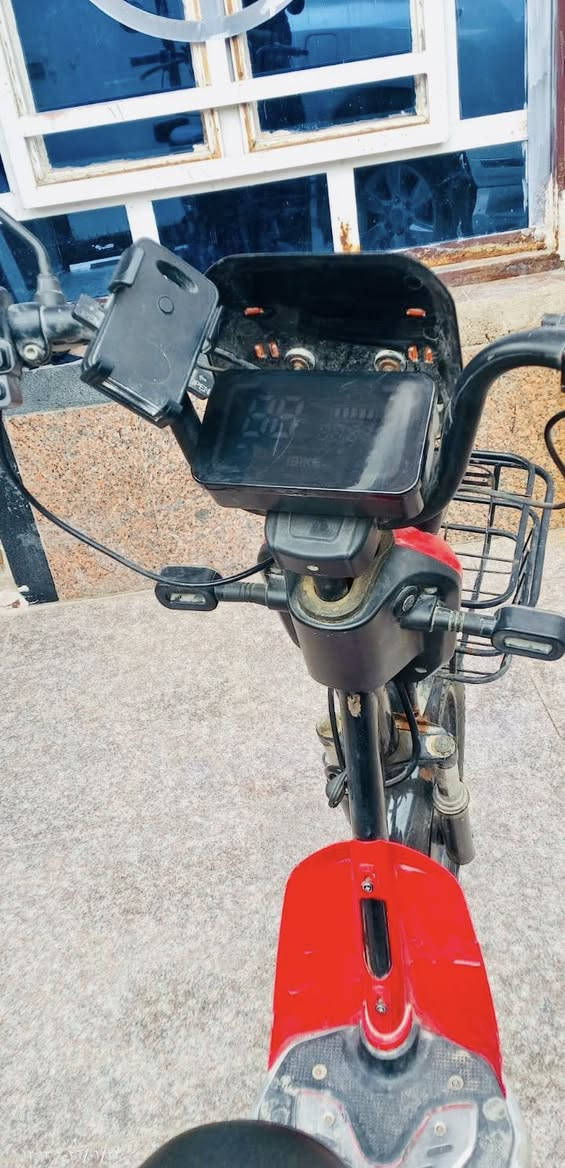 دراجه شحن ( بايسكل ) نظافه ٩٠٪؜
بطاريات ليثيوم …. تمشيك ٢٥ كيلو حقيقي … 50v 

السعر … 275 وبي مجال للشراي 

مكاني كربلاء _ العطيشي 
***********  اتصل وتدلل
