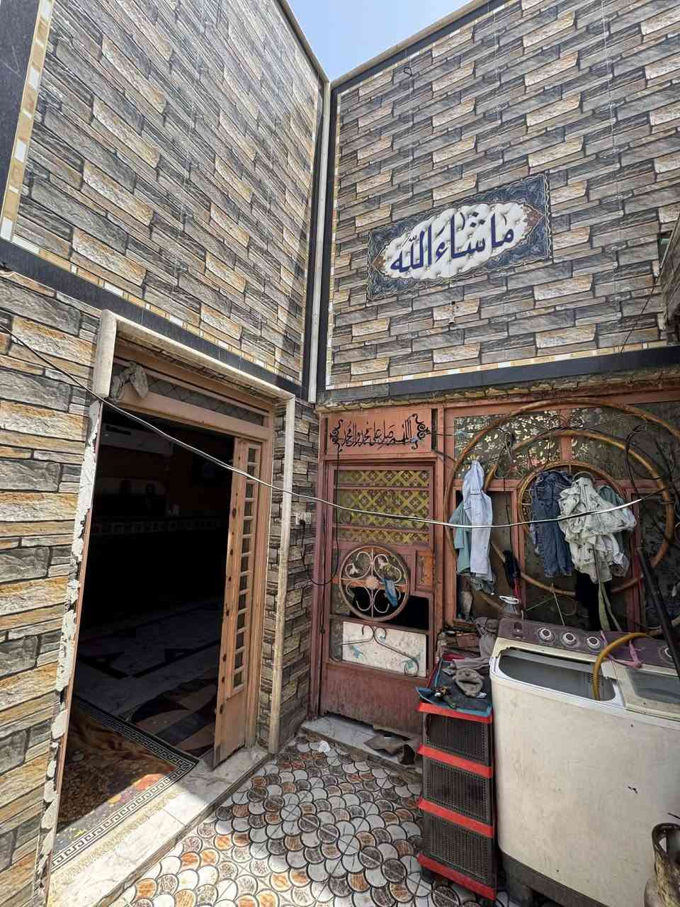 السلام عليكم 

بيت مساحه 98م ب حي الوحده شارع سيد أمين 
تفاصيل 
الطابق الأول 
ستقبال
صاله
غرفة نوم 
مطبخ.                                          (بسعر جدآ مناسب👌❤️)
مجمع 
صحياتً
الطابق الثاني 
غرفه نوم
صاله 

ستفسار ***********
***********
 او مراجعة مكتب كربلاء للعقار والمقاولات العامه حي الجزائر شارع المطاعم مقابل بيت عبد الأمير عبيس  اذ ردت بيع عقار او بناء أو ترميم ما عليك فقط مراسلتنا 
المطور العقاري الأول
