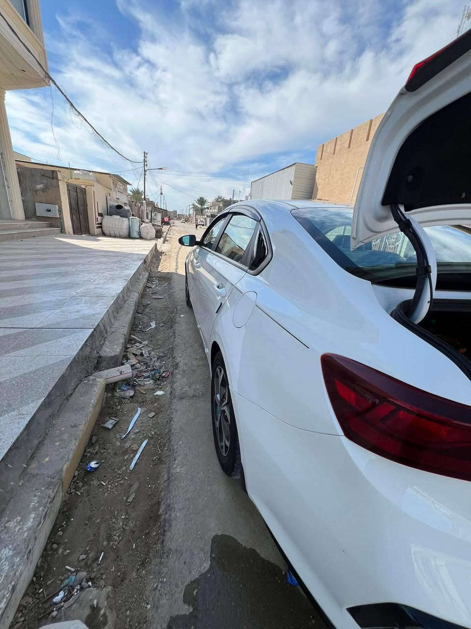 كيا فورتي 2021للبيع ماشية 41الف وارد أمريكي السعر135  تحديد مسار /🤖قيادة آلية /مثبت سرعة /مانع انزلاق /رادار 
السيارة جديدة مال جناي     نص فول مكينة 2000دوش       الشراي يتصل :***********
