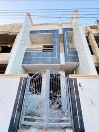 للبيع دار مساحه ١٠٠م بناء حديث حي الشباب قرب سوق اميمة واجهة ٥ متر نزا...