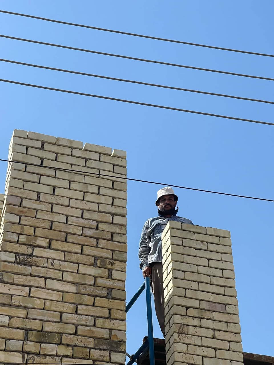 خلفه بناء متفرغ حاليا بناء درجه اولى بشرط ***********
