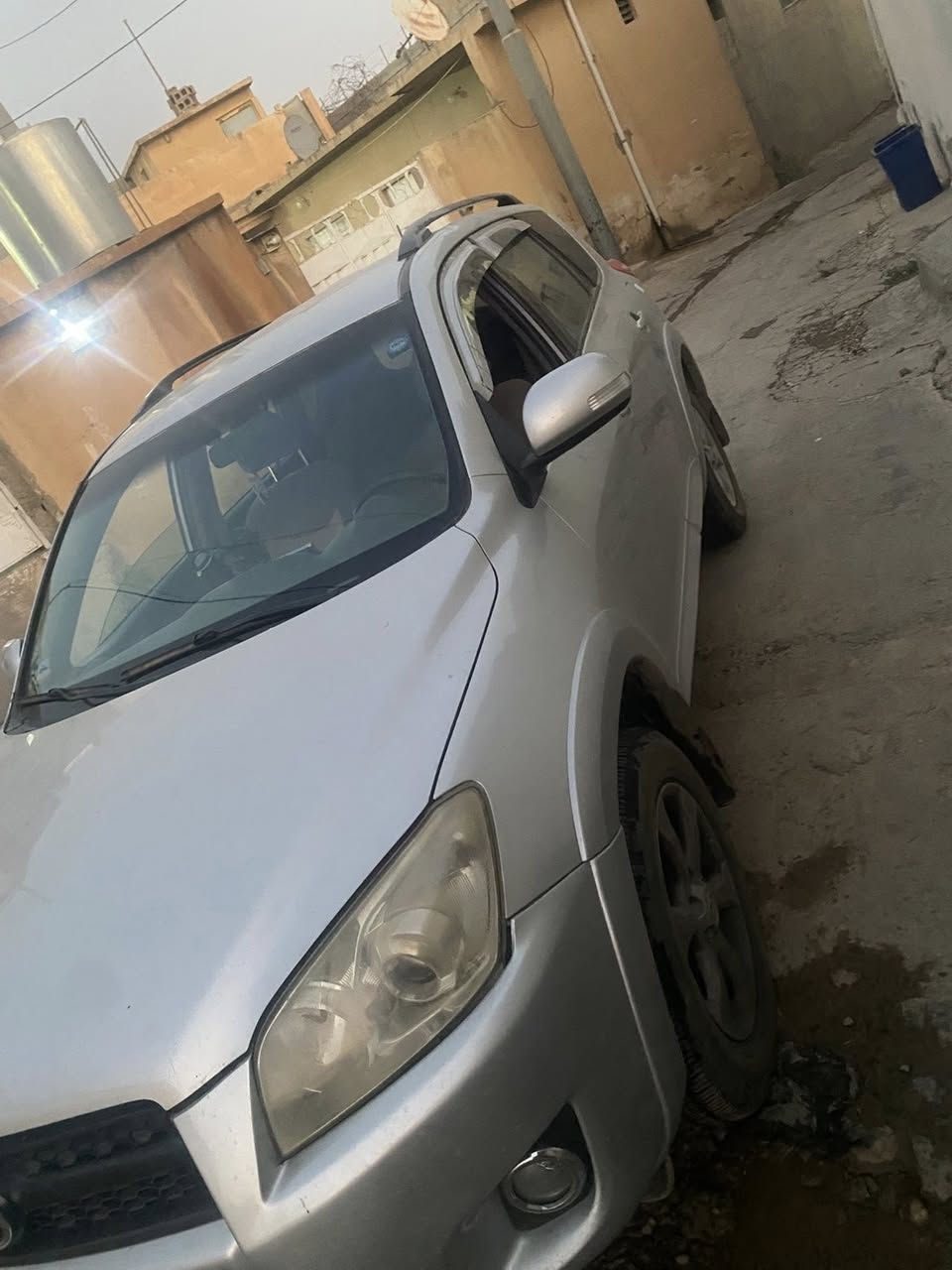 سڵاو هاورێیان  TOYOTA RAV4 بۆ فرۆشتن سەیارەکە زۆر جوان و پاک ماوەتەوە بەس ماشاللە دەوێ مۆدیل 2011 رەنگی سلڤەر مواسەفاتی بەسمەو شەخال شاشە ئایپات و کامێرە تەبرید لەمس و سوکان ڤۆلیۆم گێرو مەکینەو تەقە و رەقەی بەشەرتە چوار تایەی  ننوێی لەبنە  سەیارەکە بەس سنوقی پشتەوەی یەک بست بۆیاخە  ژمارەی تەلەفۆنی خاوەنی ***********
