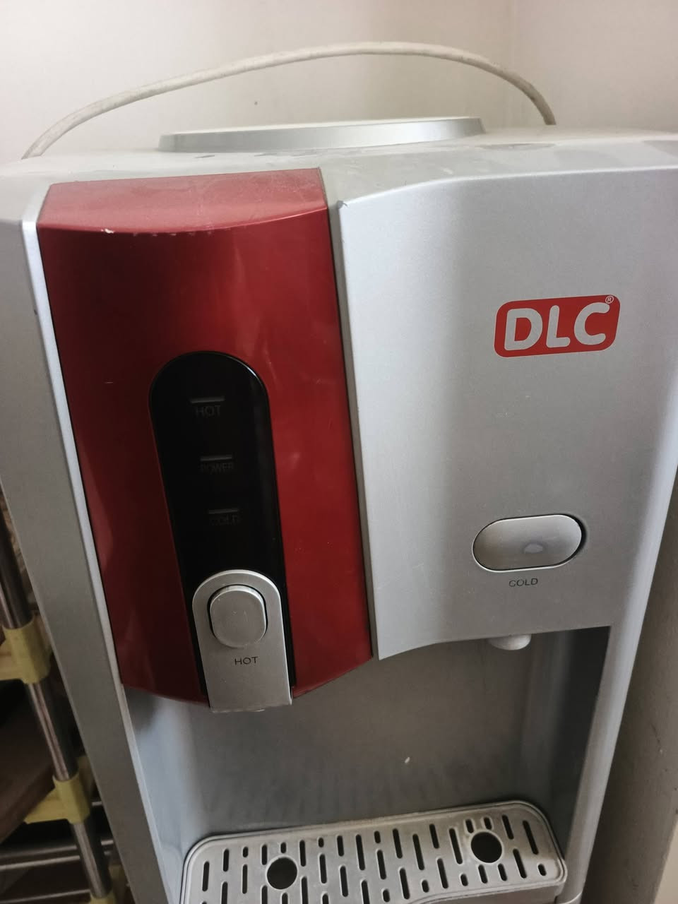 السلام عليكم 
براد ماء ماركة DLC شغال ١٠٠٪ سعر 75 الف 
ثلاجه عشتار شغاله ١٠٠٪ سعر 100 الف 
مبرده الشمال حجم الكبير شغاله ١٠٠ ٪ سعر 65 الف 
بوفيه خشب سعر 50 الف 
للاستفسار 
***********
