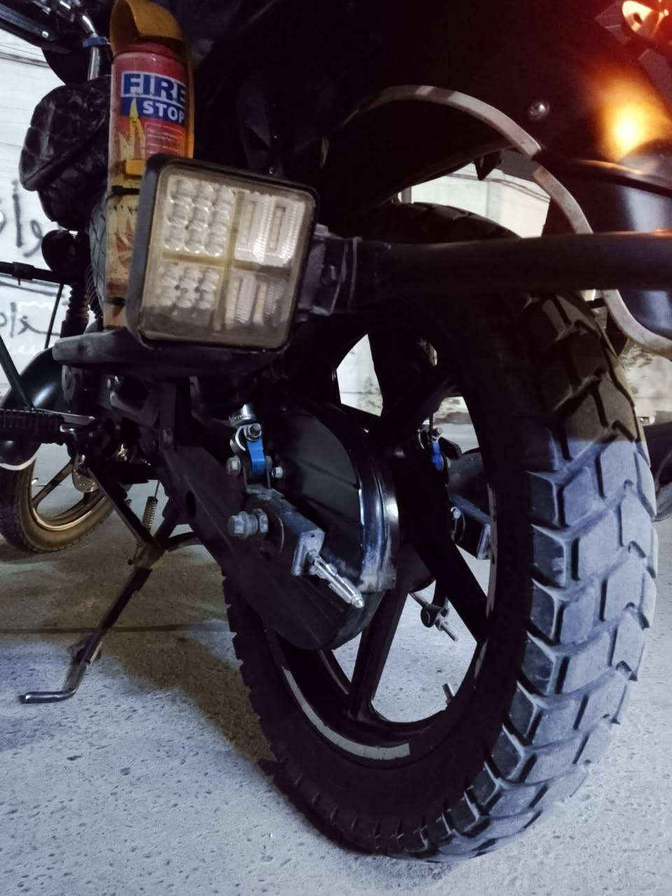 يالله السلام عليكم دايوان جبلي موديل ٢٠٢٣ شهر ١٢ نزلته ٢٠٢٤ شهر ٥
مرقم بغداد ماشيه ٣٠ الف حقيقي مال جناي الدراجه مرتبه على أيدي محور ويل وتاير خلفي بوكسر الأصلي وعليه تعلاوات  بلوجكترات ثنين بالوجه وثنين وره ويه دوسة البريك مكينته مكفوله كفاله عامه من كلشي دهن موتل لتر و ٢٠٠ كل سبوعين  مامشتغله هواي من الدوام للبيت السعر مليونين و ٤٠٠ بيه مجال بسيط
مكاني الزعفرانيه 
***********
