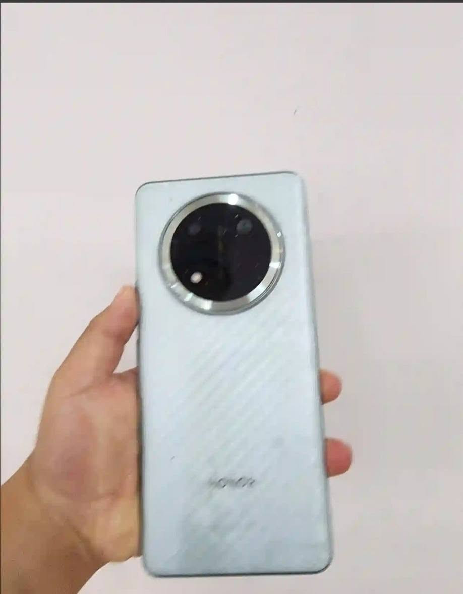السلام عليكم 
هونر X9C
بطاريه عملاقه 6600
كاميرات مدعمه بالذكاء رهيبه 
… بيع او مراوس 
للبيع اومراوس 
الجهاز شرط مامفتوح.
شخط خفيف ومامبين بطرف الشاشه من جوه 
  نظافه 90بالميه 
الذاكرة/256.   رام/12.
    ملحقات كامله


**إذا كنت صاحب هذا الإعلان وتريد حذفه لأي سبب، رجاءا أرسل رسالة إلى الدعم الفني**